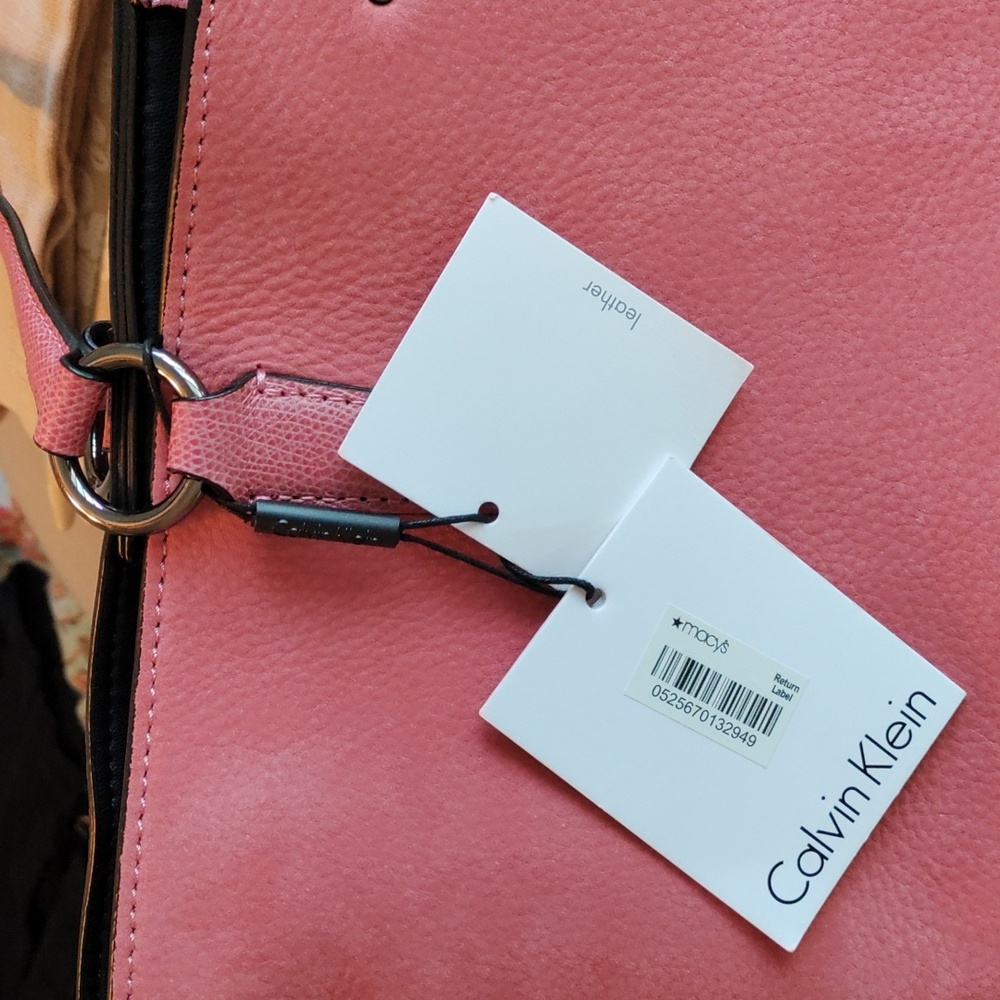 NWT, Beautiful Calvin Klein leather purse/tote/bag - Picture 4 of 7